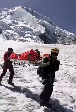 Va in montagna e scompare, ritrovato 22 anni dopo il corpo dell’alpinista disperso: è mummificato e in perfetto stato