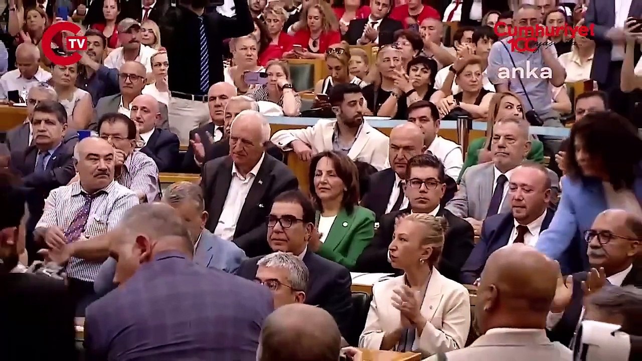 CHP lideri Özgür Özel'den dikkat çeken 'Alevilik' çıkışı: Cemevleri ibadethane sayılıncaya kadar...