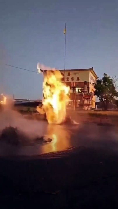Des bains de boues prennent feu à Taiwan