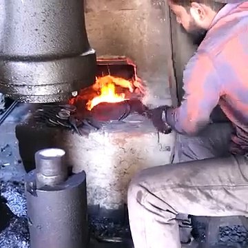 عملية تزوير مذهلة لصنع مجرفة الطوب