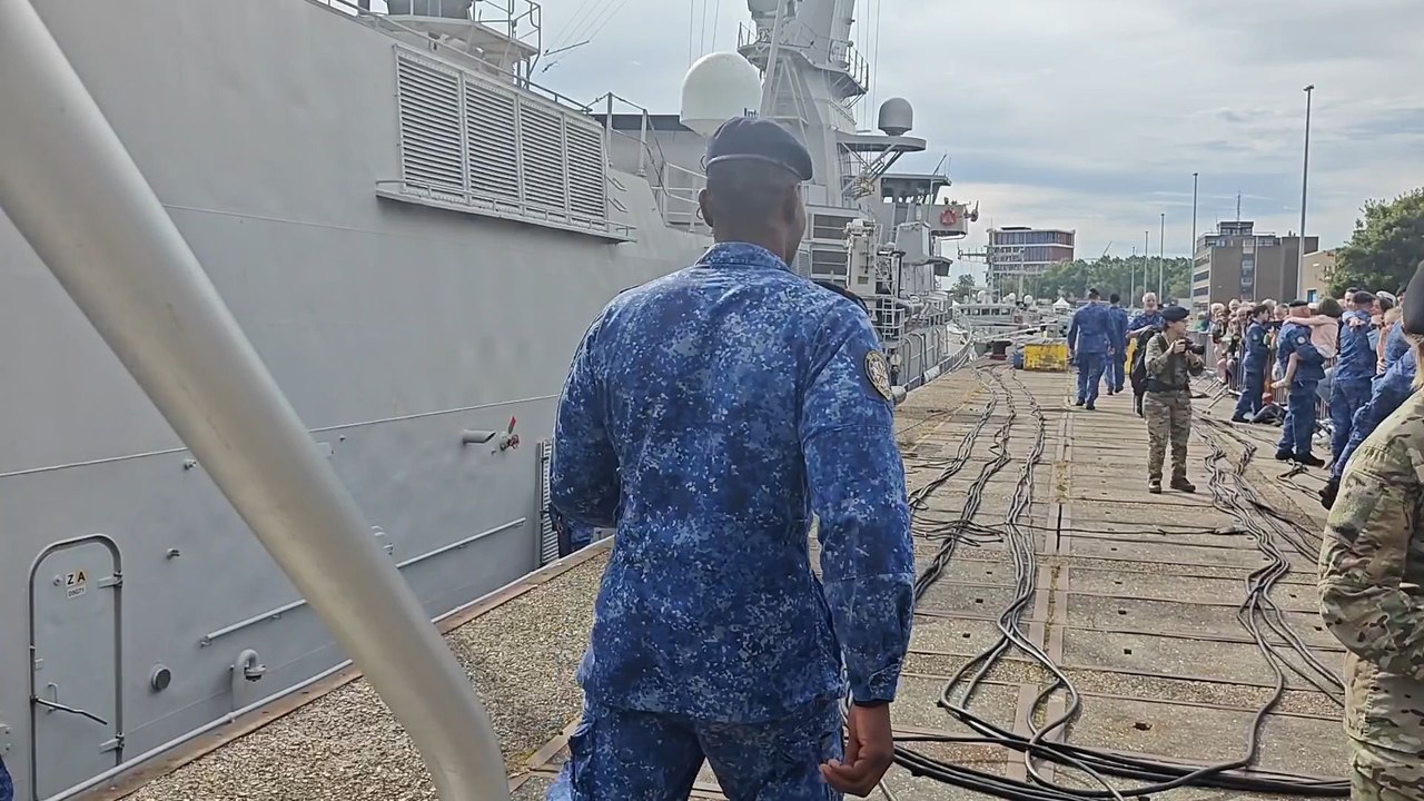 La frégate belge F931 Louise-Marie est de retour à Zeebrugge à la suite d'une opération européenne en mer Rouge