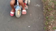 asik bersepedah adik kaka