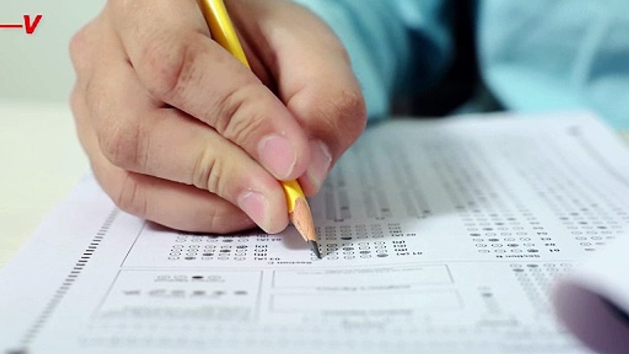 Students Score Lower on Tests in Rooms with Hig...