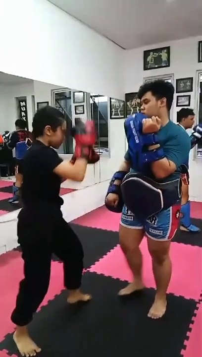 LATIHAN MUAYTHAI