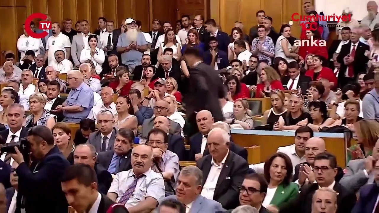 Özgür Özel'den AKP'li Cumhurbaşkanı Erdoğan'a 'özel uçak' yanıtı: Kendisinde 13 tane olunca...