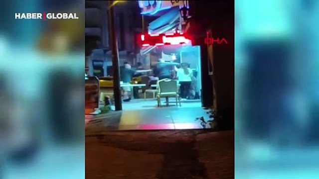 Kız arkadaşıyla kavga eden kadınlara yumruk ve sandalyeyle saldırdı: O anlar kamerada