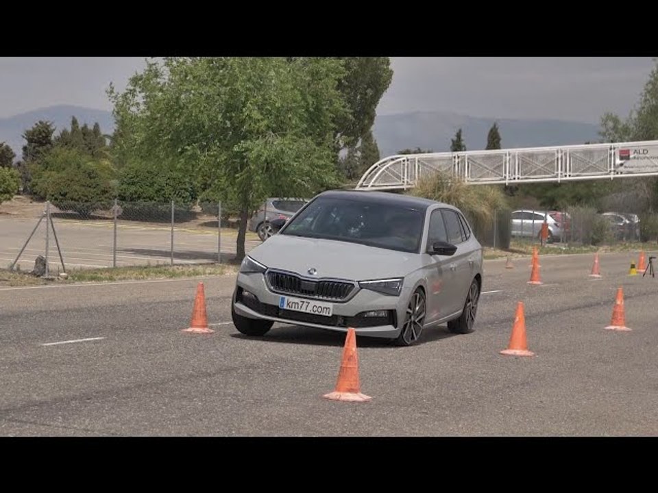 Škoda Scala 2019 - Maniobra de esquiva (moose test) y eslalon | km77.com