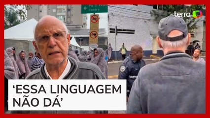 Скачать видео: Padre Julio Lancellotti discute com GCM ao mostrar ‘descaso’ com população em situação de rua em SP