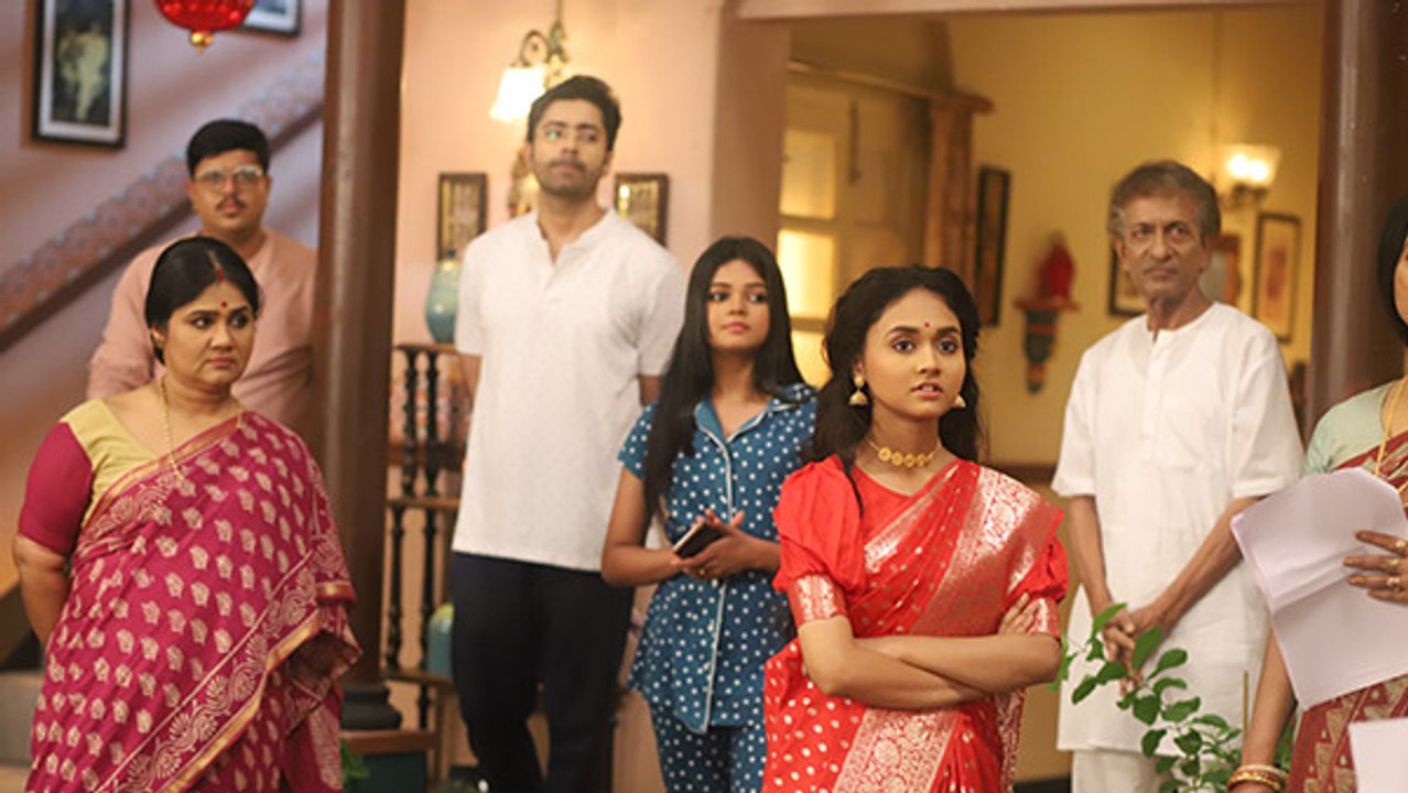 বাংলাদেশ থেকে পালিয়ে এপার বাংলায় এল ময়না! রোদ্দ...
