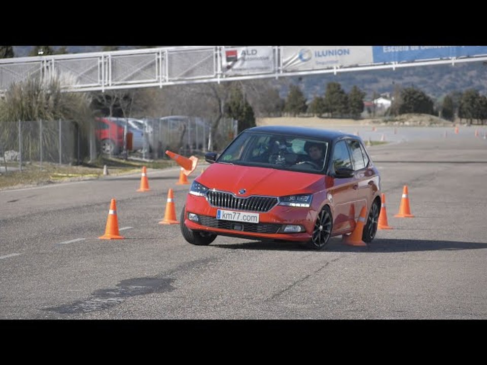 Škoda Fabia 2019 - Maniobra de esquiva (moose test) y eslalon | km77.com