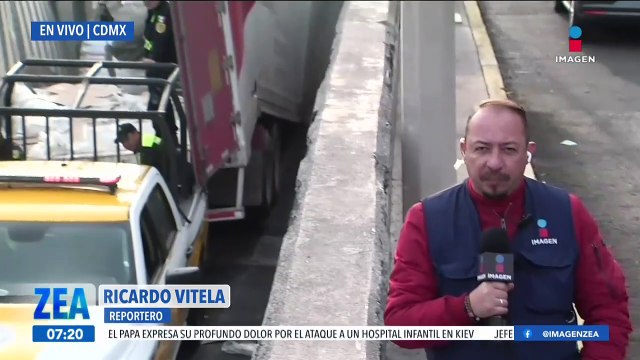 Tráiler se queda atorado en el viaducto Pdte. Miguel Alemán, CDMX