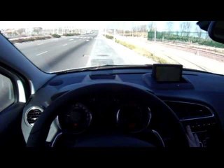 Peugeot 3008 HYbrid4.  Plazas delanteras