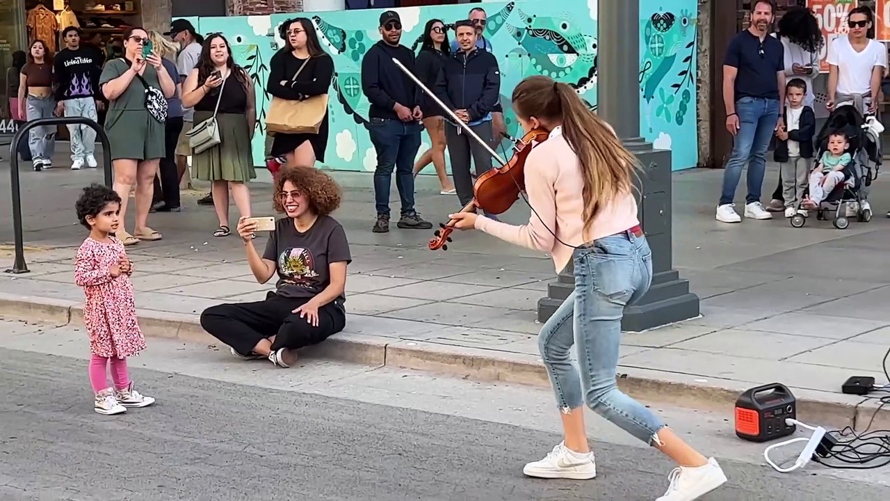 INCREDIBLY CUTE GIRL JOINS ME - Dua Lipa - Levitating - Violin Cover - Karolina Protsenko