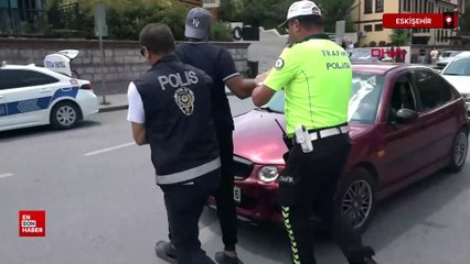 Eskişehir'de ehliyetsiz motosiklet kullanırken yakalandı