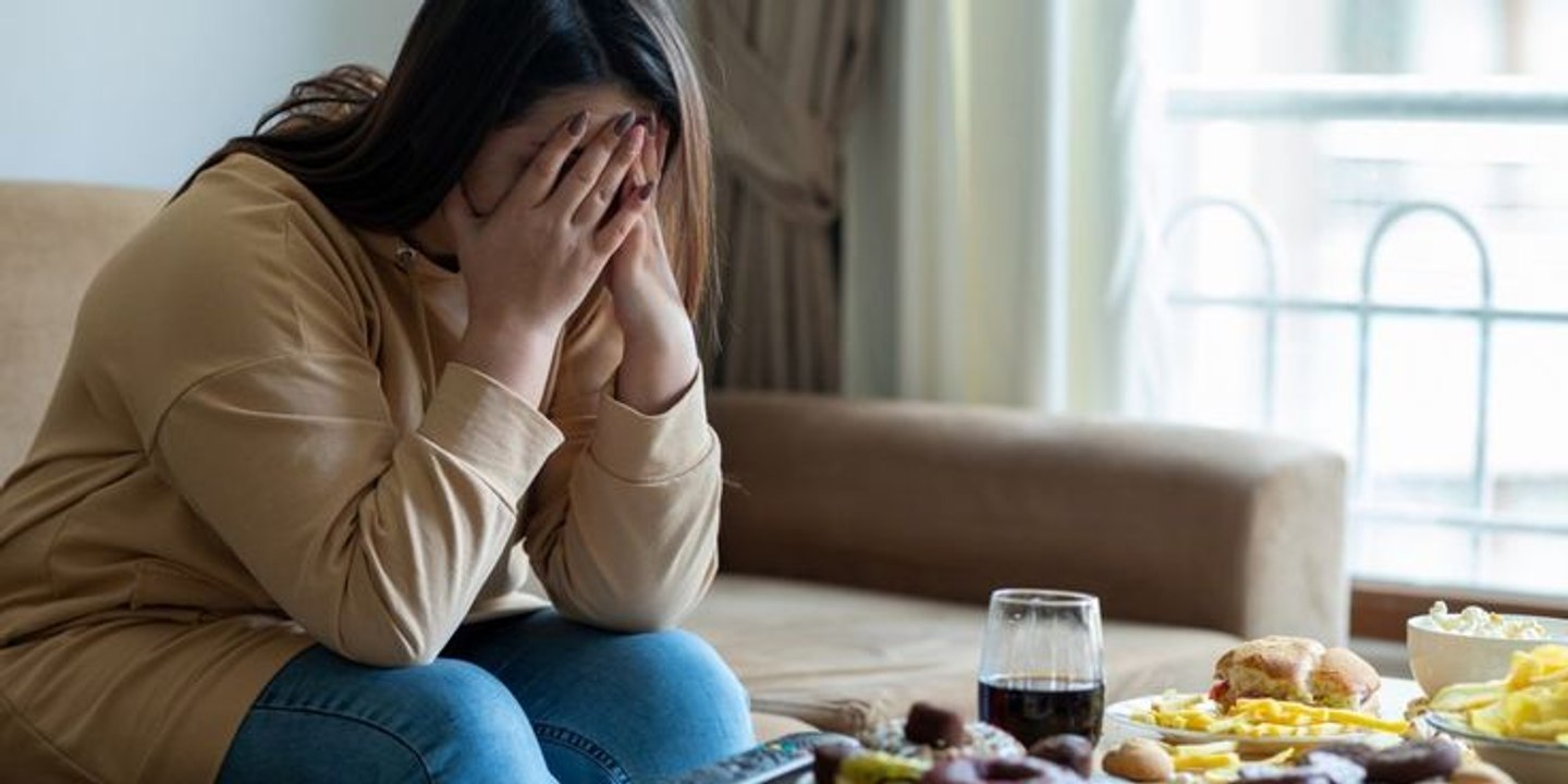 Une mère jette sa fille nouveau-née par la fenêtre à cause de sa carrière