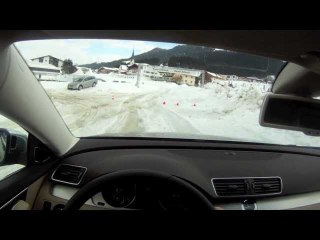 Volkswagen Passat Alltrack. Frenada y curva sobre nieve con remolque.