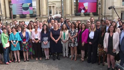 Législatives: la gauche débarque à l'Assemblée et veut gouverner