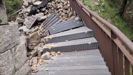 밤새 내린 비에 북악산 한양도성 성벽 일부 무너져 / YTN