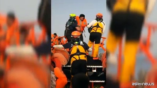 Migranti, Sos Mediterranee salva 120 persone in poche ore