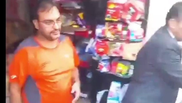 جولة مفاجئة لمحافظ الدقهلية بمدينة المنصورة تفقد خلالها مدى توافر السلع لدى بقالى التموين