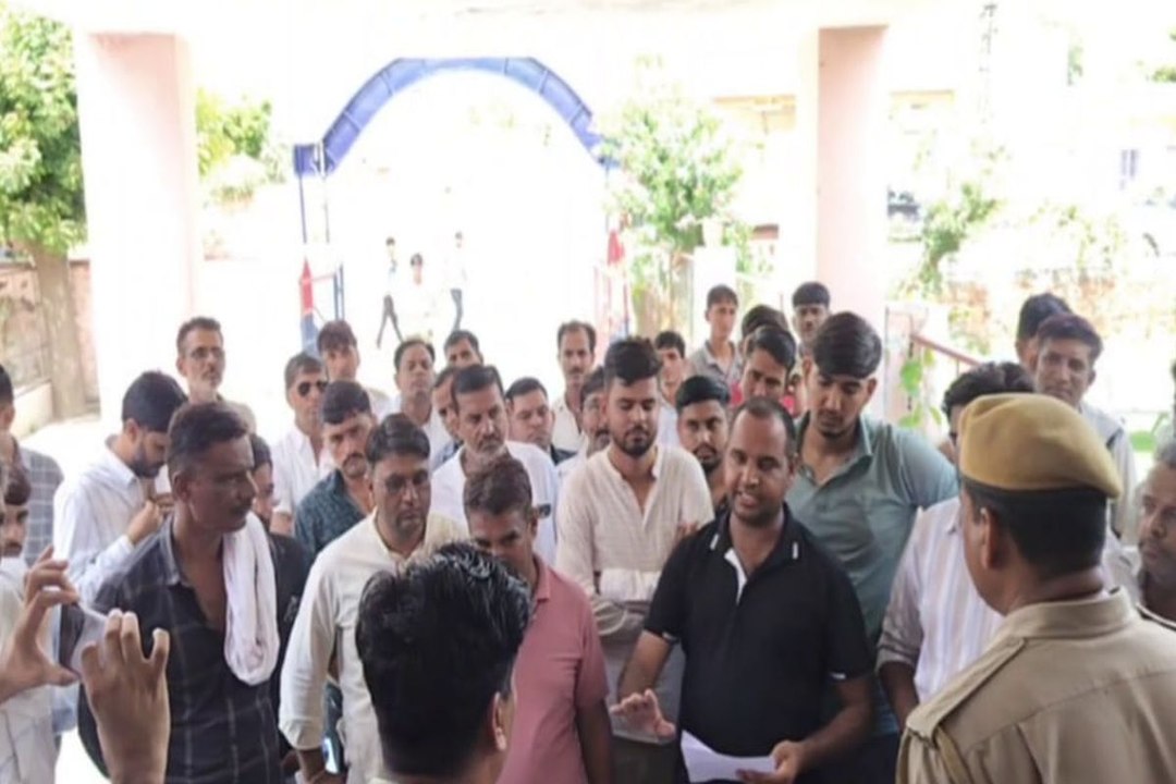 फायरिंग की घटना को लेकर कुचेरा पुलिस थाने का घेराव