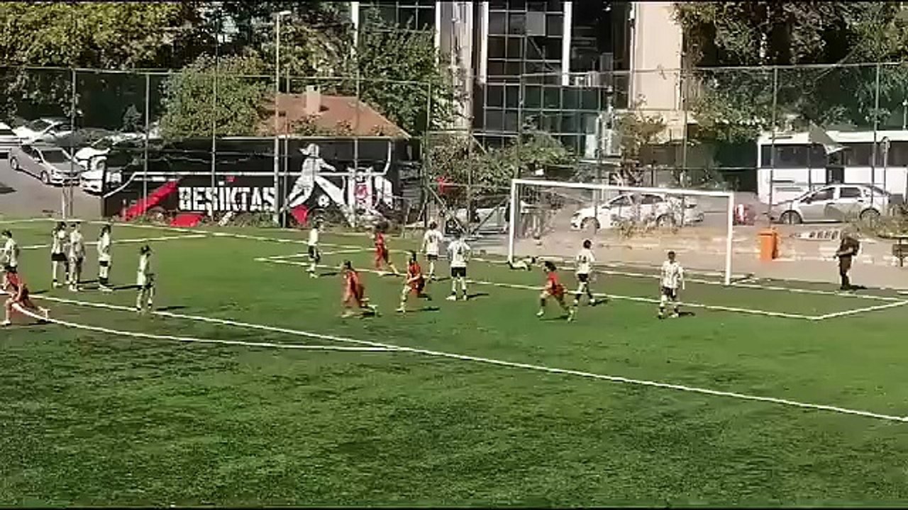 Derbide inanılmaz gol!