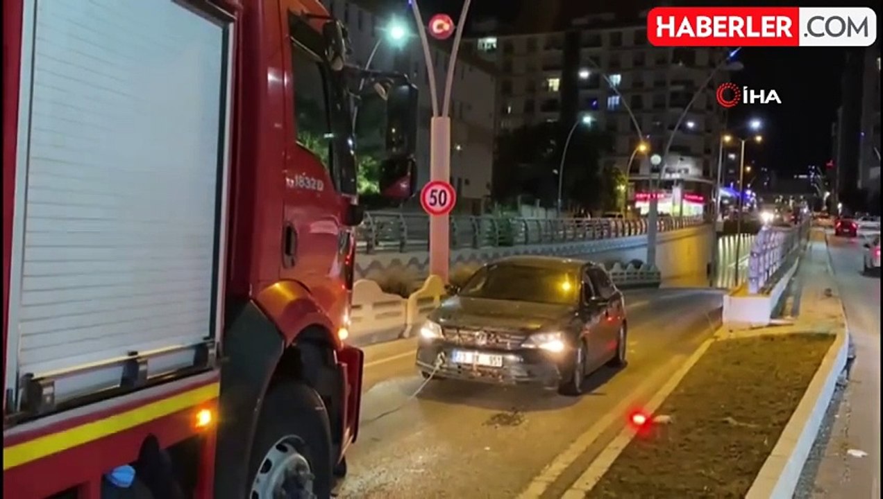 Elazığ'da sağanak yağış nedeniyle alt geçitte mahsur kalan 3 kişi itfaiye ekipleri tarafından kurtarıldı