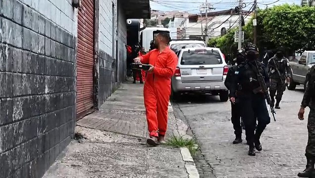 Gobierno de Honduras pone a pandilleros presos a borrar grafitis