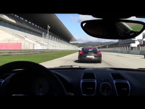 Porsche Cayman S PDK. Circuito de Portimao. Piloto de referencia: Alex Riberas