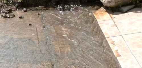 Denuncian tubería rota en Villa Lucre