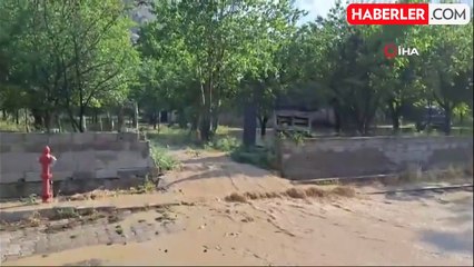 Erzincan'da sağanak yağış nedeniyle zararlar meydana geldi