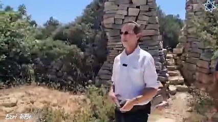 Político israelí talla piedras para construir el Tercer Templo