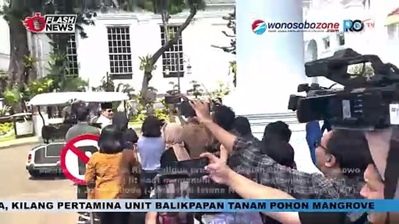 Pasca Operasi Cedera Kaki, Prabowo Lari Kecil Dan Pose Gaya Silat di Istana