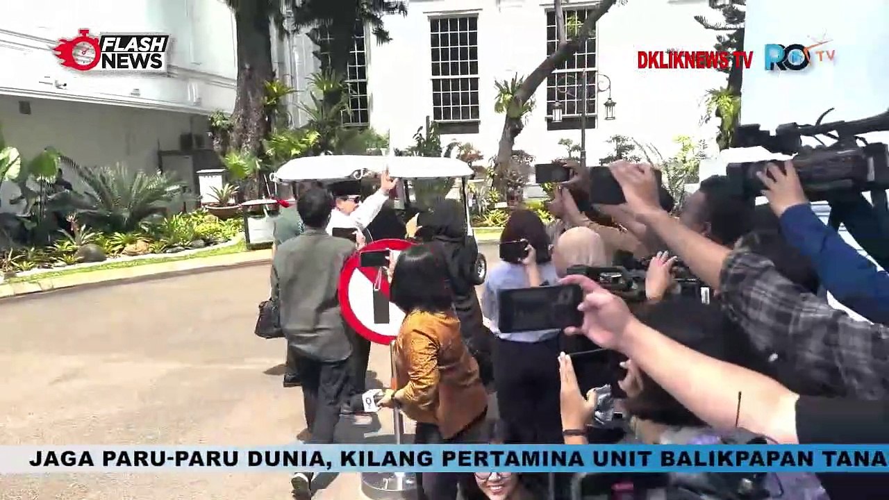 Pasca Operasi Cedera Kaki, Prabowo Lari Kecil dan Pose Gaya Silat di Istana