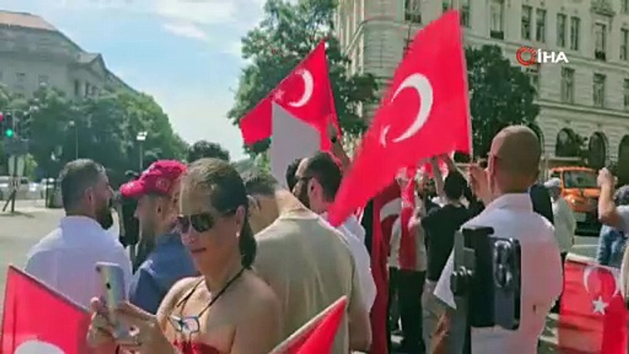 Türk vatandaşlarından Erdoğan'a sevgi gösterisi