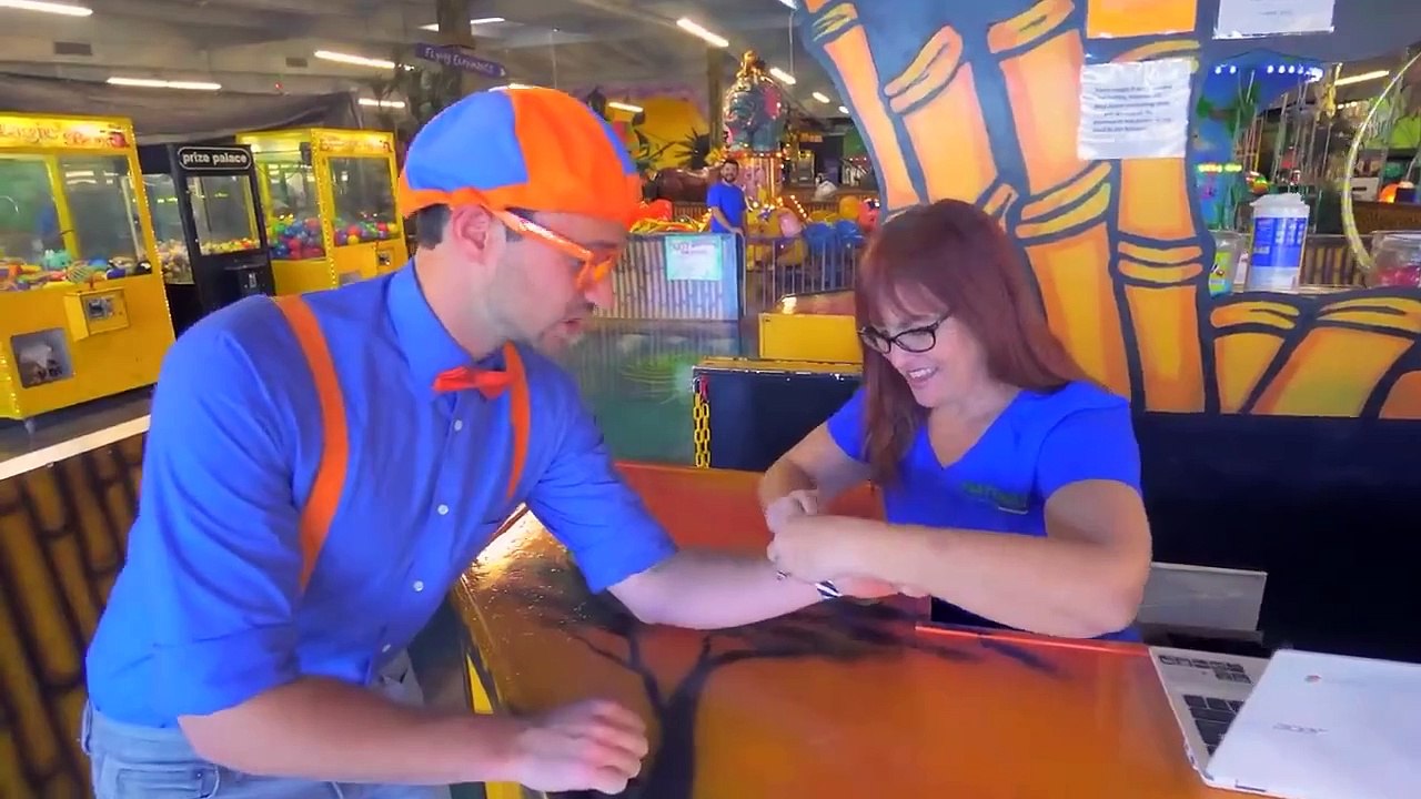 Explores Jungle Animals _ Kids Songs _ Moonbug Kids