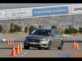Fiat Tipo 5p 2016. Maniobra de esquiva (moose test) y eslalon | km77.com