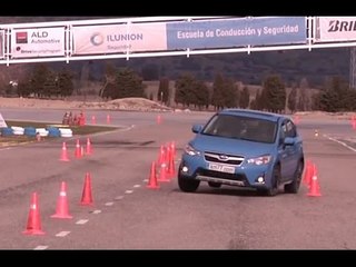 Subaru XV 2016 - Maniobra de esquiva (moose test) y eslalon | km77.com
