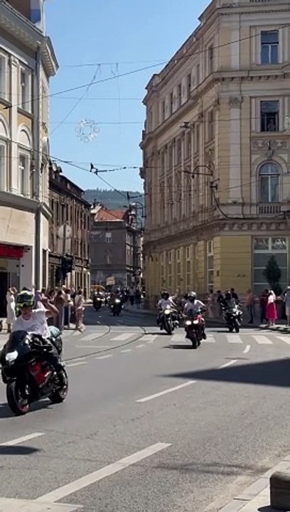 Bajkersi defile kroz Sarajevo uoči obilježevanja genocida u Srebrenici