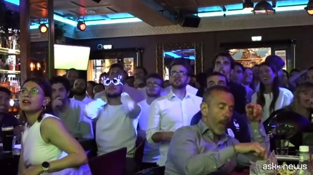 Calcio, la cocente delusione dei tifosi francesi dopo la sconfitta