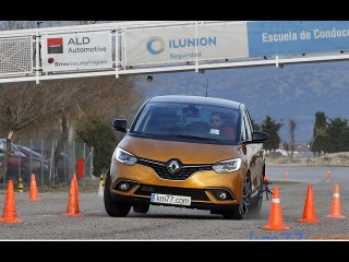 Renault Scenic Energy dCi 130 2017 - Maniobra de esquiva (moose test) y eslalon | km77.com