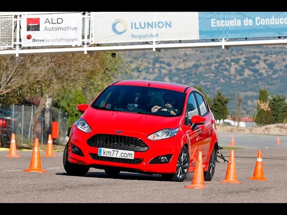 Ford Fiesta 1.5 TDCi 95 CV 2013 - Maniobra de esquiva (moose test) y eslalon | km77.com