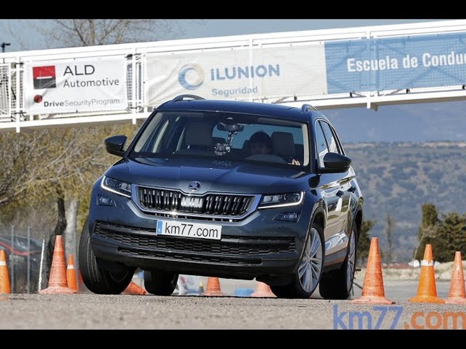 Škoda Kodiaq 2017. Maniobra de esquiva (moose test) y eslalon | km77.com