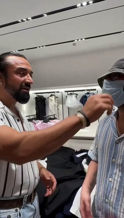 Ajaz Khan asks Carry to apologize