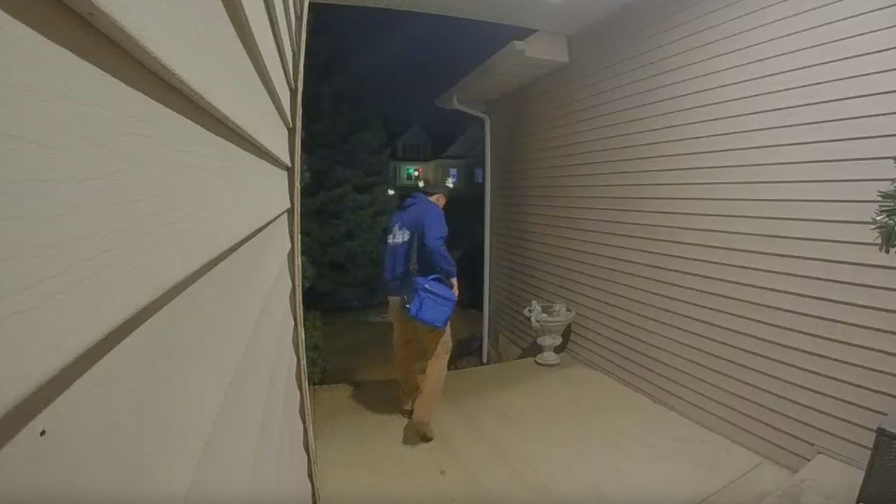 Man gets a hilarious 'Good Morning' message fro...