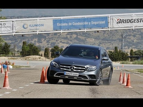 Mercedes Benz Clase E All Terrain 2017 - Maniobra de esquiva (moose test) y eslalon | km77.com
