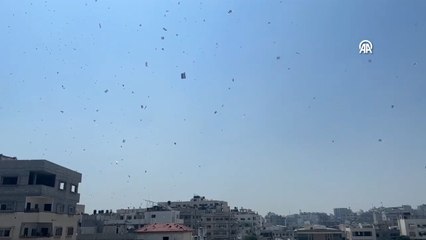 İsrail ordusu, Gazze kentine attığı broşürlerde bölgeyi terk etmelerini istedi