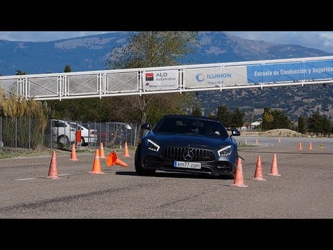 Mercedes-AMG GT C Roadster 2017 - Maniobra de esquiva (moose test) y eslalon | km77.com