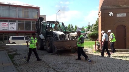 Yıldırım minareye isabet etti, müezzin yaralandı- Tigris Haber