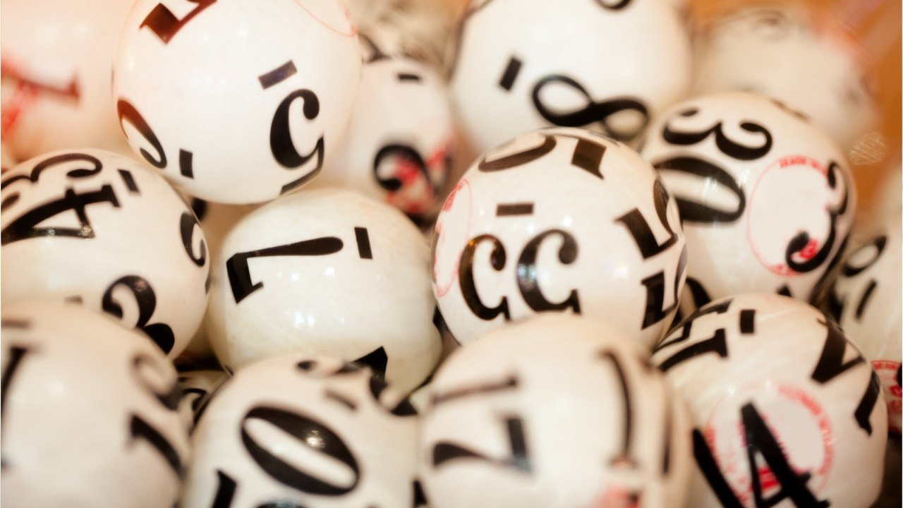 Millionärin zieht 10 Jahre nach Lottogewinn Bilanz: Viel, aber nicht so viel, hat sich geändert